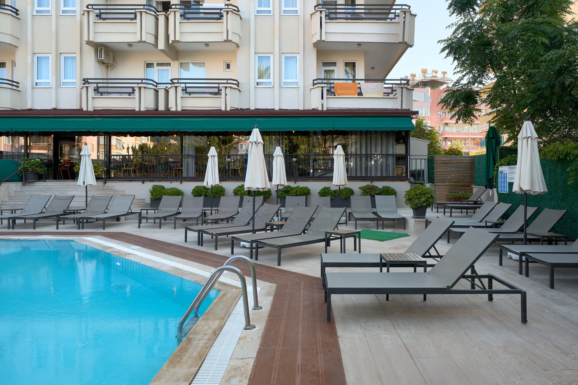 Poolside Lounge